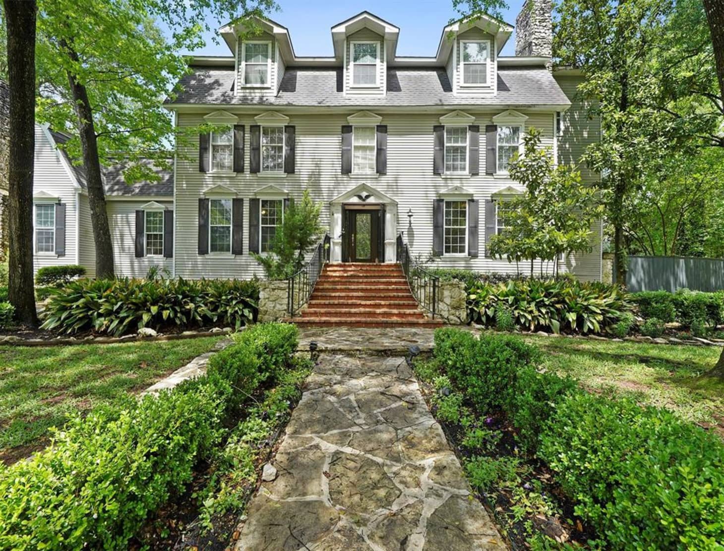 The Best Old Mansions For Sale That Are Less Than 1 Million